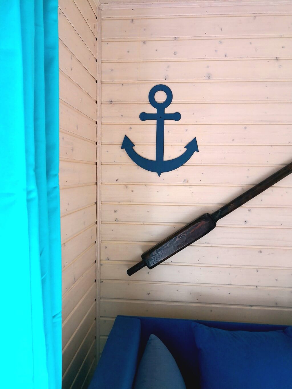 Galeria | Dąbki domki | domki letniskowe dla rodzin z dziećmi | Blisko Morza Komfortowe i przestronne dwupokojowe domki z aneksem kuchennym, łazienką i tarasem na pewno spełnią Państwa oczekiwania zaskakując fasonem oraz wielkością. Doskonała lokalizacja, bliskość morza, rodzinny charakter wypoczynku to nasze atuty.