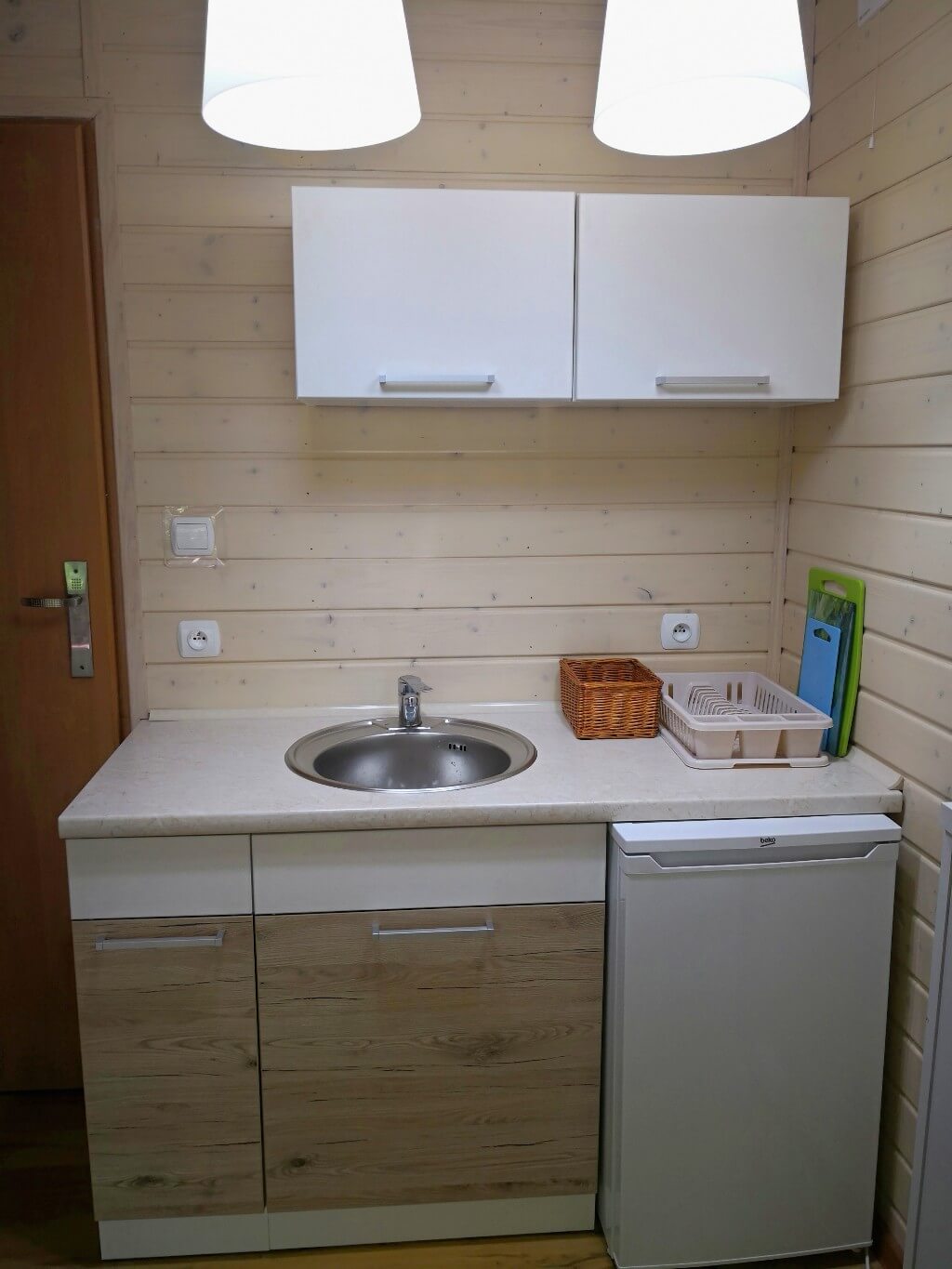 Galeria | Dąbki domki | domki letniskowe dla rodzin z dziećmi | Blisko Morza Komfortowe i przestronne dwupokojowe domki z aneksem kuchennym, łazienką i tarasem na pewno spełnią Państwa oczekiwania zaskakując fasonem oraz wielkością. Doskonała lokalizacja, bliskość morza, rodzinny charakter wypoczynku to nasze atuty.