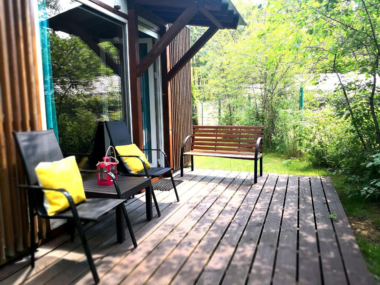 Galeria | Dąbki domki | domki letniskowe dla rodzin z dziećmi | Blisko Morza Komfortowe i przestronne dwupokojowe domki z aneksem kuchennym, łazienką i tarasem na pewno spełnią Państwa oczekiwania zaskakując fasonem oraz wielkością. Doskonała lokalizacja, bliskość morza, rodzinny charakter wypoczynku to nasze atuty.